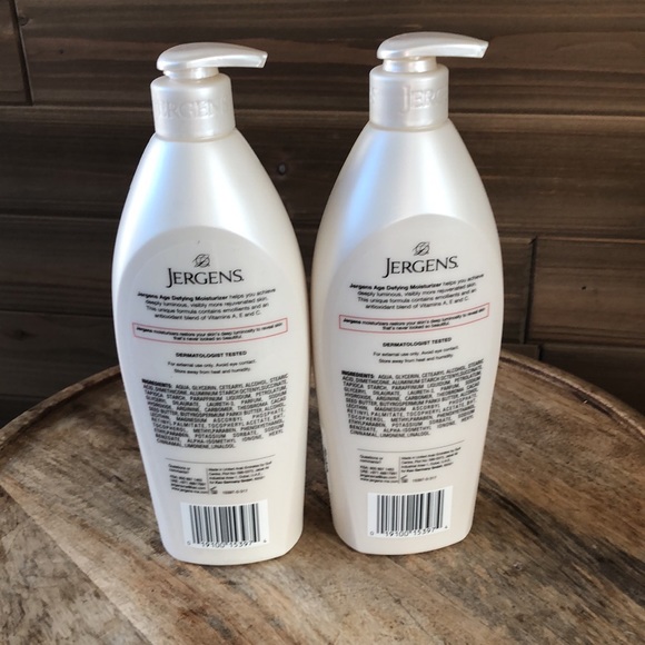 (2) Jergens Age Defying Body Lotion - 600ml each - Picture 3 of 4